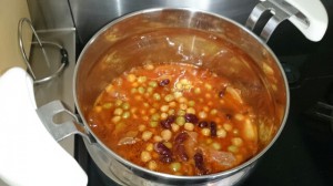豆とトマト煮込み